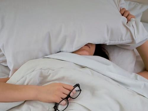 4 προβλήματα υγείας που δυσκολεύουν τον ύπνο μας