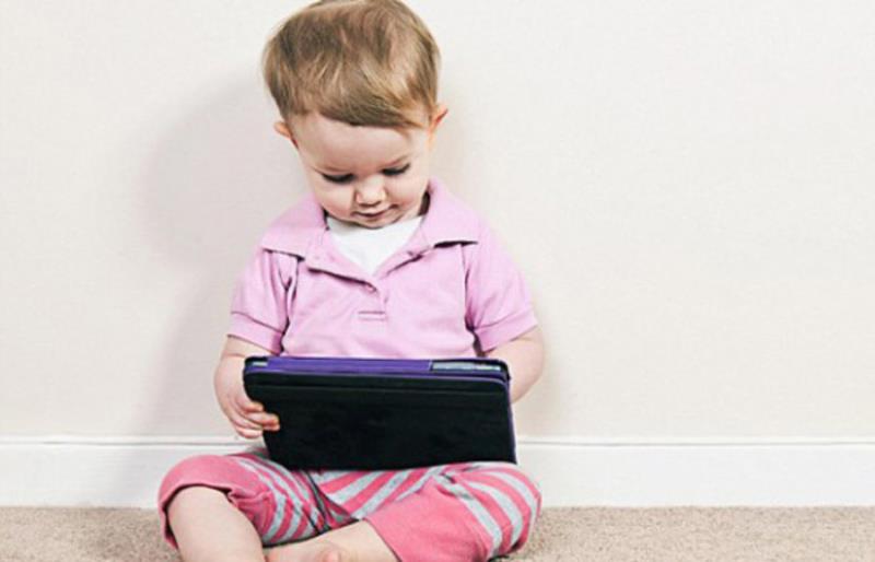 Tεχνολογία και παιδιά: Πόσες ώρες μπορεί να παίζει το παιδί μου με το tablet;