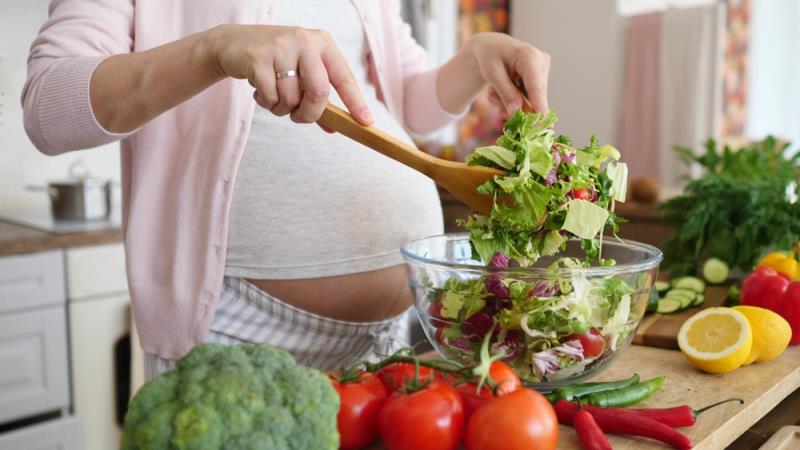 Οι τροφές που χρειάζεται απαραίτητα η έγκυος