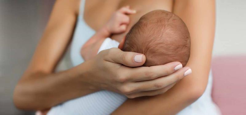Δεν βρέθηκαν ενδείξεις ότι ο κορονοϊός μεταδίδεται στα μωρά μέσω του θηλασμού