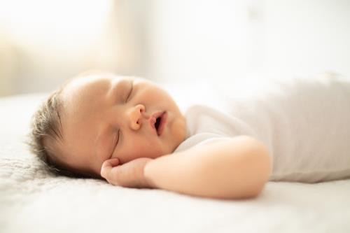 Όταν ο μεσημεριανός ύπνος κάνει… κακό στο μωρό