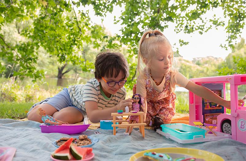 Το παιχνίδι με τις κούκλες βοηθάει τα παιδιά να αναπτύξουν την ενσυναίσθηση