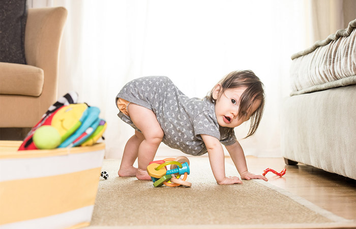 baby crawl