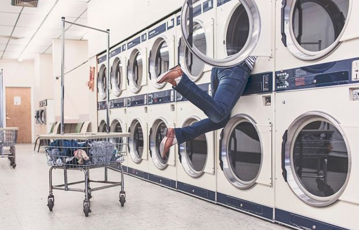 12 πράγματα που δεν είχες φανταστεί ότι μπαίνουν στο πλυντήριο ρούχων